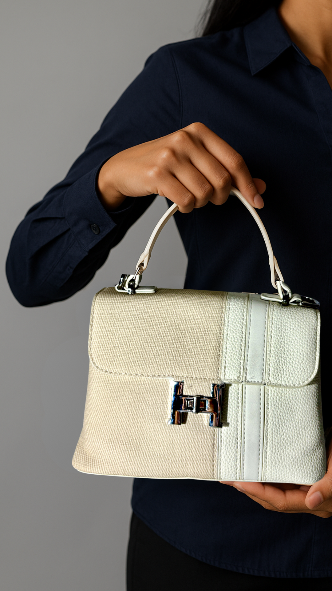 Elegant Black Leather Handbag – Celebrity Style