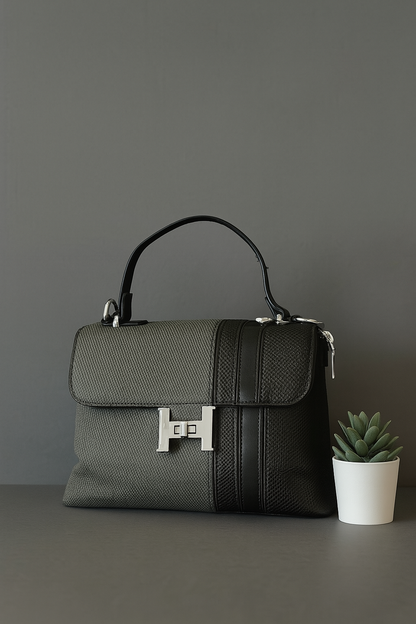 Elegant Black Leather Handbag – Celebrity Style