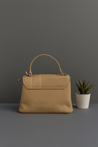 Elegant Black Leather Handbag – Celebrity Style